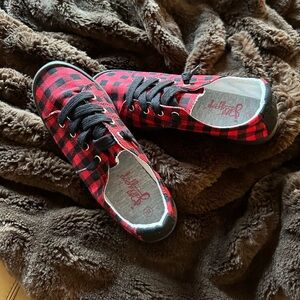 Slip on Jellypop sneakers. Size 8.